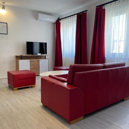 Newly Renovated 2 Rooms Apartment Downtown Нитра Екстериор снимка