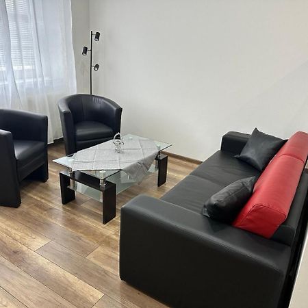 Newly Renovated 2 Rooms Apartment Downtown Нитра Екстериор снимка