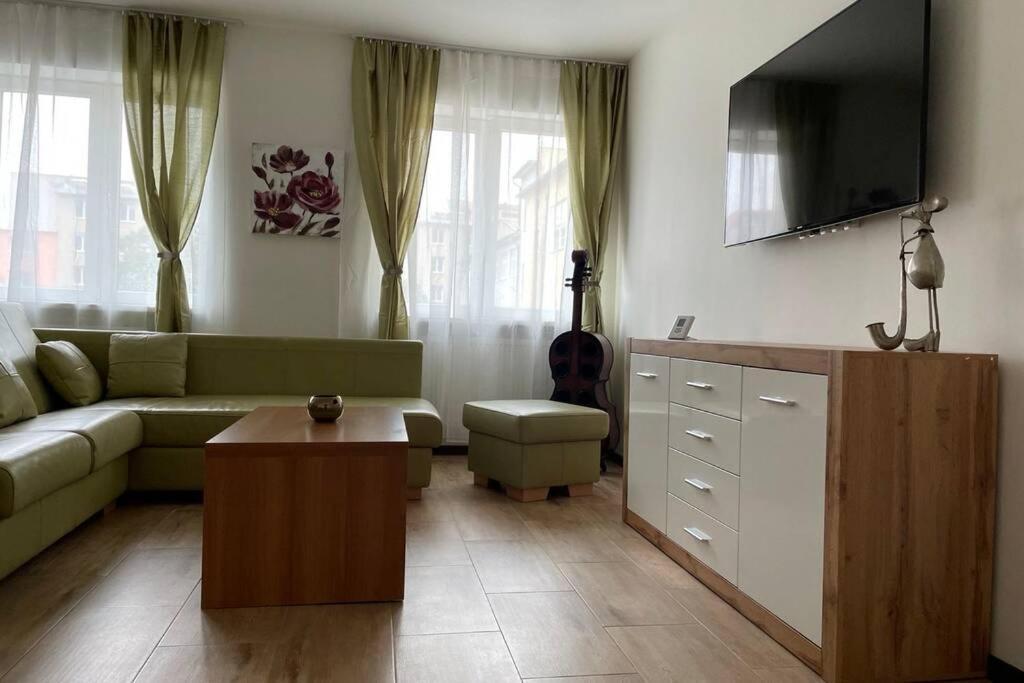 Newly Renovated 2 Rooms Apartment Downtown Нитра Екстериор снимка