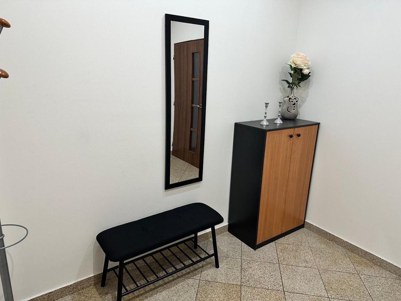Newly Renovated 2 Rooms Apartment Downtown Нитра Екстериор снимка
